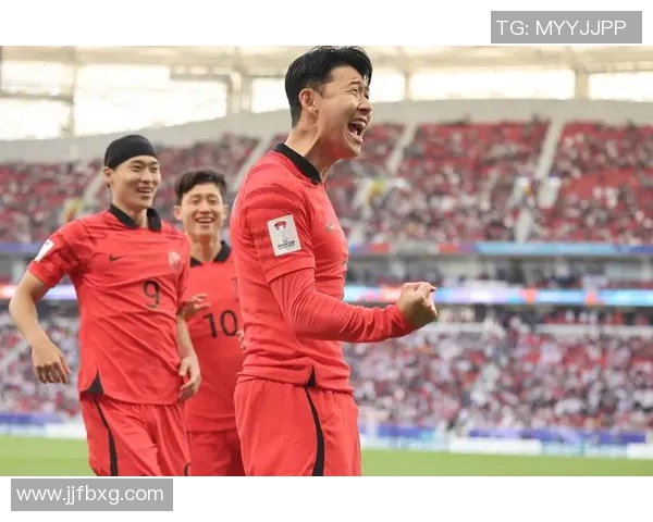 聚焦当代男足球星风采展现绿茵场上热血拼搏瞬间